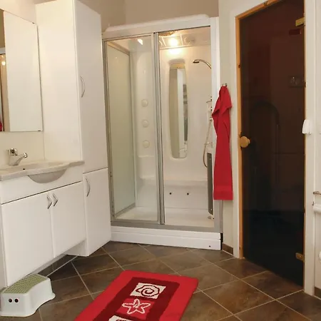 Beautiful Home In Aabenraa With Kitchen